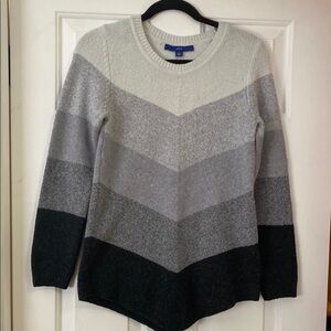 Apt. 9 White and Gray Chevron Crew Neck Sweater